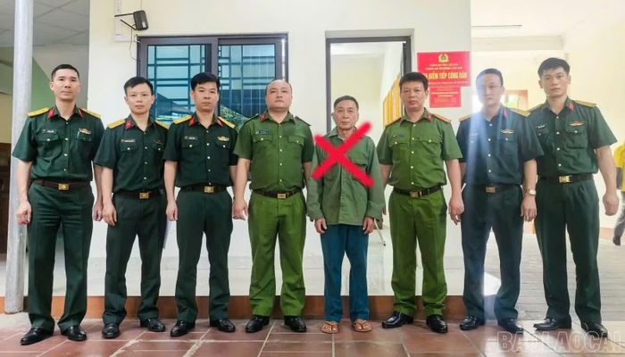 Công an phường Lào Cai bắt giữ đối tượng Lý Văn Tài sau 33 năm lẩn trốn.