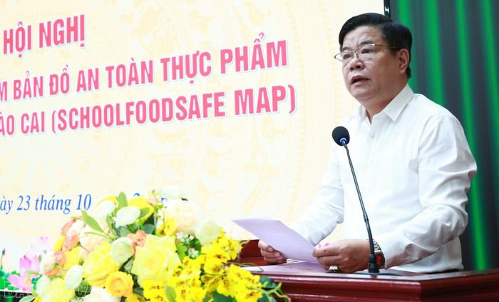Lãnh đạo Sở Y tế phát biểu thông tin thêm về bản đồ an toàn thực phẩm trường học.