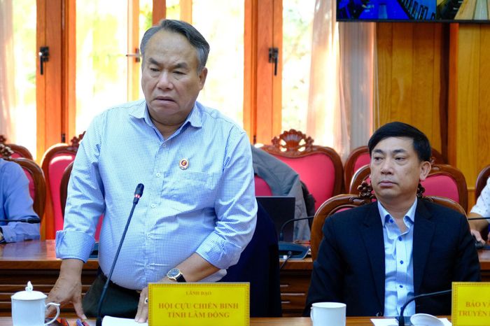 Chủ tịch Hội Cựu Chiến binh tỉnh Lâm Đồng Dương Công Hiệp phát biểu tại hội nghị