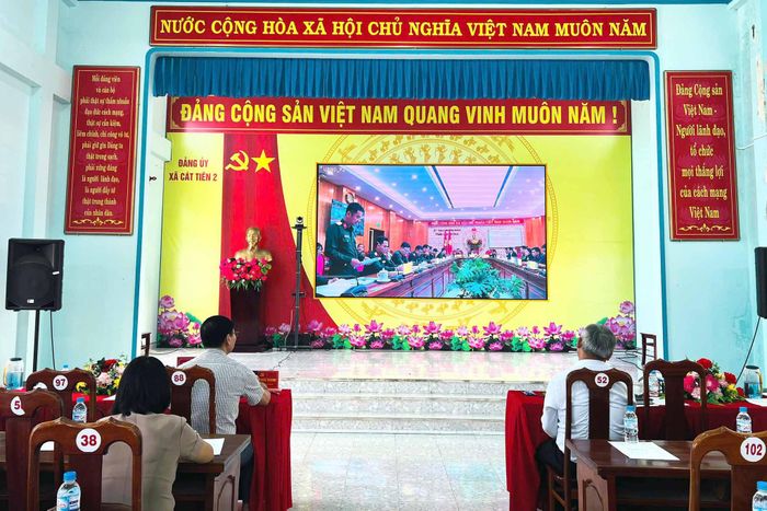 Lãnh đạo xã Cát Tiên 2 tham dự Hội nghị tổng kết nhiệm vụ năm 2026, sơ kết giai đoạn 1 “Chiến dịch 500 ngày đêm đẩy mạnh thực hiện tìm kiếm, quy tập và xác định danh tính hài cốt liệt sĩ”. (Ảnh: Chính Thành)