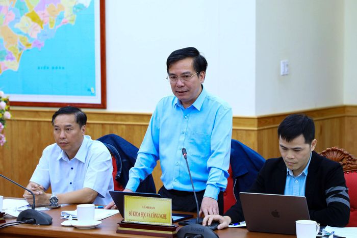 Phó Giám đốc Sở Khoa học và Công nghệ Lâm Đồng Lê Thanh Liêm trả lời các nội dung đoàn giám sát quan tâm