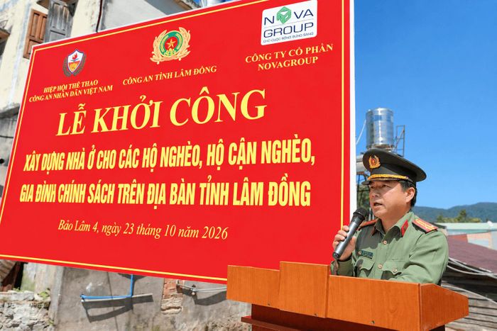 Thượng tá Phan Chí Cường, Phó trưởng Phòng Công tác Chính trị Công an tỉnh phát biểu tại lễ khởi công xây dựng nhà ở