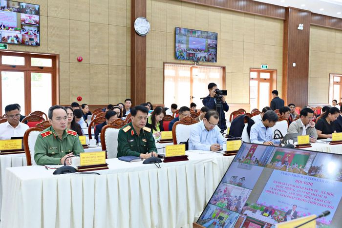 Lãnh đạo các sở, ngành dự hội nghị