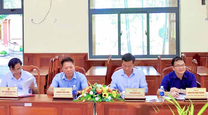 Lãnh đạo UBND các xã vùng Đam Rông tham dự buổi làm việc. (Ảnh: Huyền Vũ)