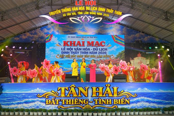 Chương trình ca múa nhạc chào mừng