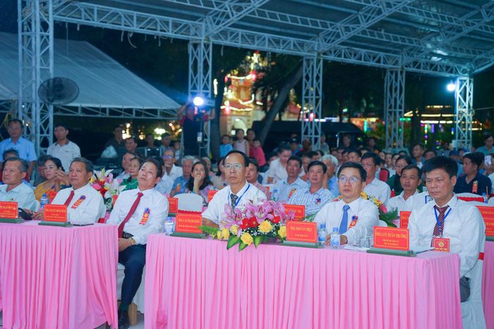 Lãnh đạo địa phương tham dự khai mạc