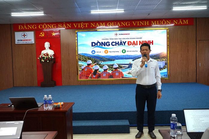 Ông Nguyễn Viết Tài, Phó Giám đốc công ty phát biểu khai mạc khóa đào tạo