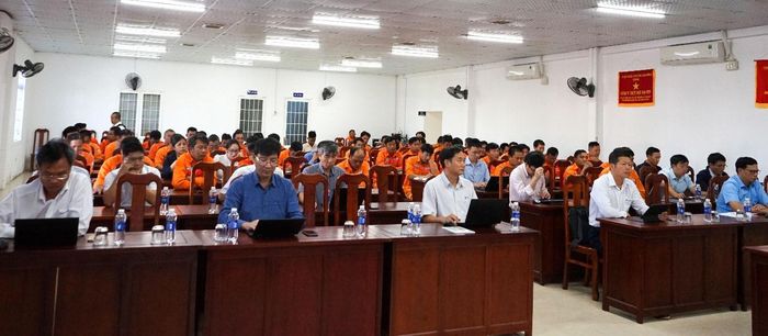 CBCNV tham gia khóa học nghiêm túc