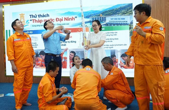 Học viên tham gia thử thách “Tháp nước Đại Ninh”