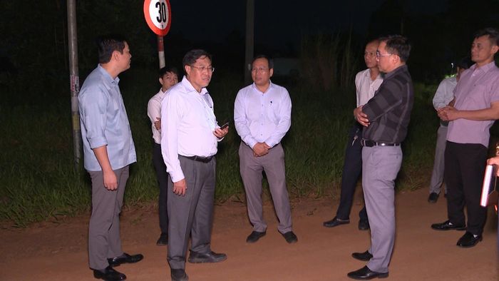 Đồng chí Võ Ngọc Hiệp, Tỉnh ủy viên, Phó Chủ tịch UBND tỉnh Lâm Đồng kiểm tra dự án Khu tái định cư thôn Quảng Bình, xã Kiến Đức