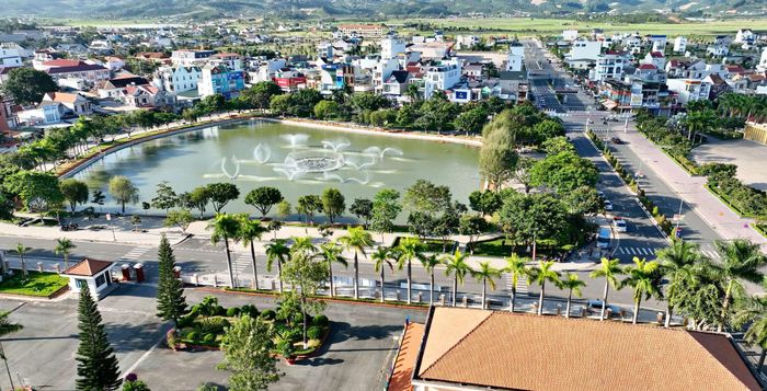 Trung tâm xã Đinh Văn Lâm Hà xanh, sạch, đẹp và khang trang