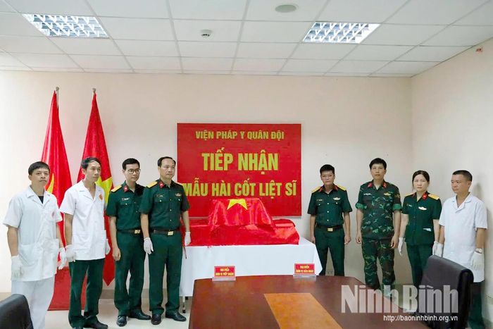 Các mẫu hài cốt liệt sĩ được đưa tới Viện pháp y Quân đội để thực hiện giám định ADN.