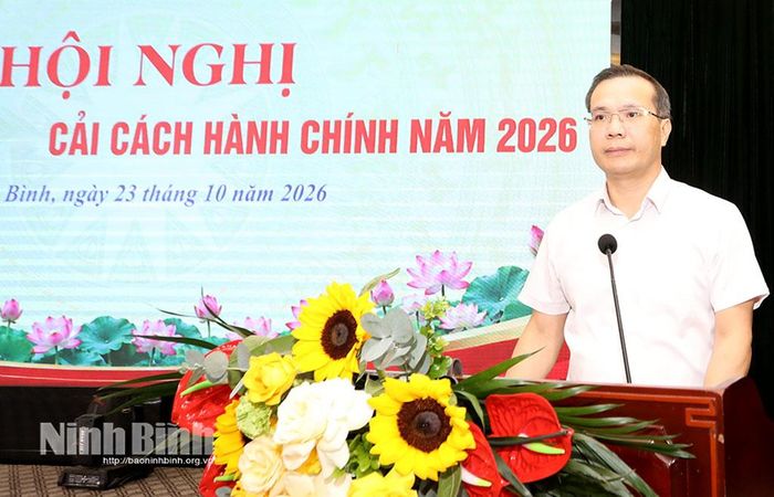 Đồng chí Nguyễn Xuân Tuyển, Phó Giám đốc Sở Nội vụ phát biểu tại hội nghị tập huấn.