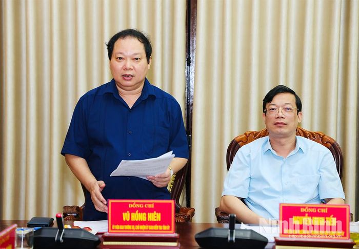 Đồng chí Vũ Hồng Hiên, Uỷ viên Ban Thường vụ Tỉnh ủy, Chủ nhiệm Ủy ban Kiểm tra Tỉnh ủy phát biểu tại hội nghị.