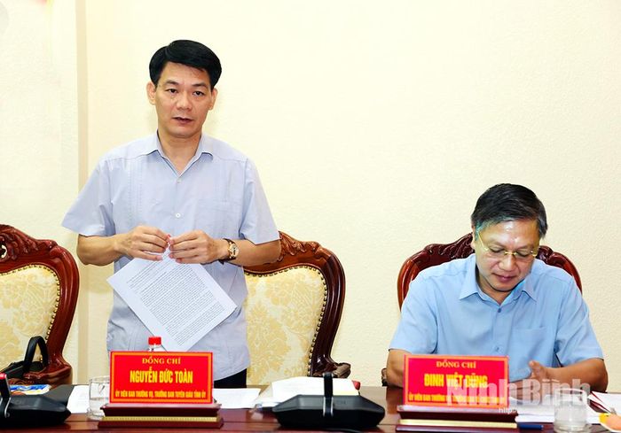 Đồng chí Nguyễn Đức Toàn, Ủy viên Ban Thường vụ Tỉnh ủy, Trưởng Ban Tuyên giáo Tỉnh ủy phát biểu tại hội nghị.
