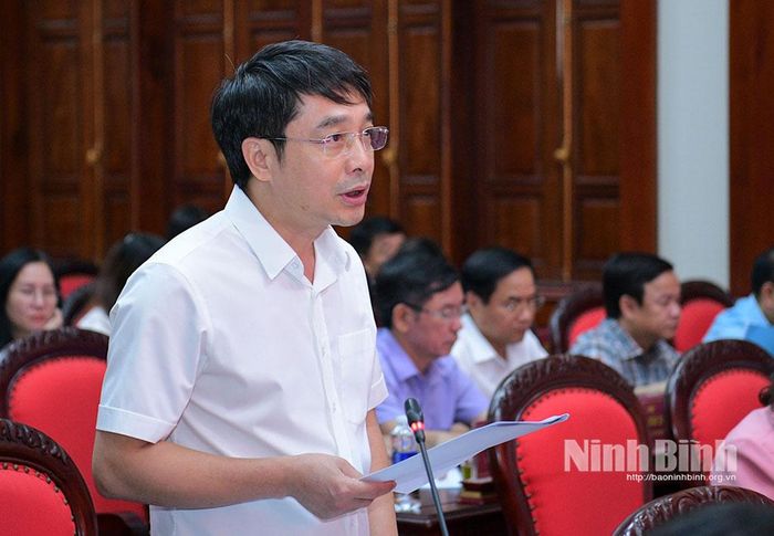 Đồng chí Hoàng Văn Kiên, Tỉnh ủy viên, Giám đốc Sở Tài chính phát biểu tại hội nghị.