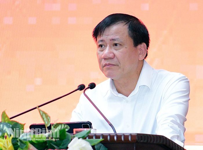Đồng chí Mai Thanh Long, Tỉnh ủy viên, Phó Chủ tịch HĐND tỉnh phát biểu tại hội nghị.