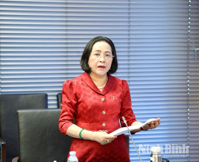Đại biểu Nguyễn Thị Thanh, Ủy viên Trung ương Đảng, Phó Chủ tịch Quốc hội phát biểu thảo luận.