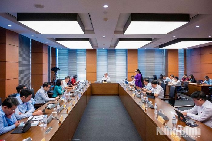 Đoàn ĐBQH tỉnh Ninh Bình tham gia thảo luận tại Tổ 9 cùng Đoàn ĐBQH thành phố Huế.