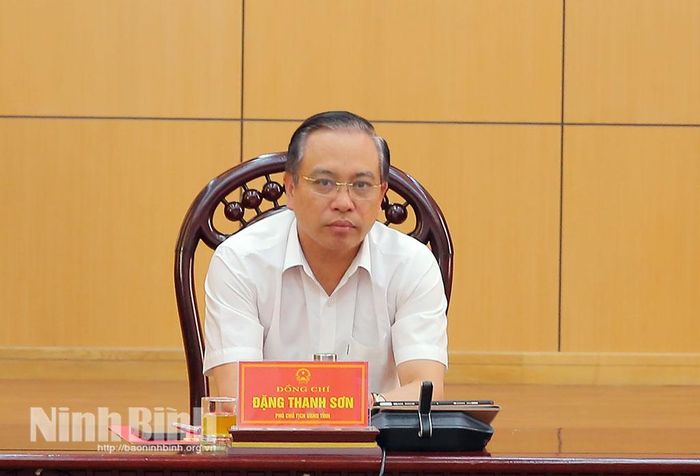 Đồng chí Đặng Thanh Sơn, Ủy viên Ban Thường vụ Tỉnh ủy, Phó Chủ tịch UBND tỉnh chủ trì điểm cầu Ninh Bình.