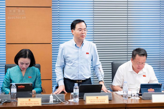 Đại biểu Trần Văn Khải, Phó Chủ nhiệm Ủy ban Khoa học, Công nghệ và Môi trường của Quốc hội phát biểu thảo luận.