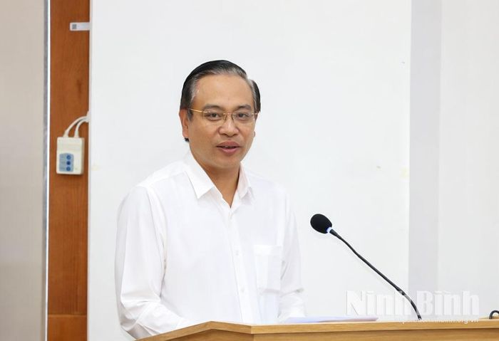 Đồng chí Đặng Thanh Sơn, Ủy viên Ban Thường vụ Tỉnh ủy, Phó Chủ tịch UBND tỉnh phát biểu tại buổi làm việc.