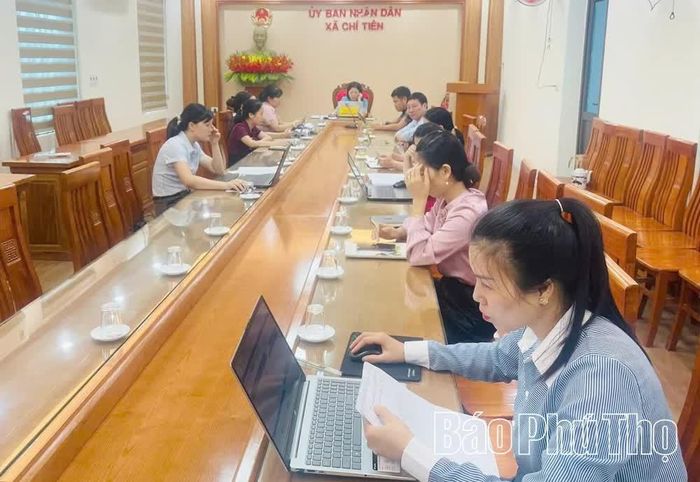 Cán bộ, công chức xã Chí Tiên tham gia tập huấn trực tuyến Hệ thống quản lý văn bản và điều hành tập trung tỉnh Phú Thọ.