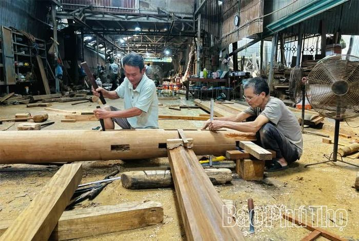 Hiện có hơn 90% hộ dân tại thôn Bích Chu duy trì và phát triển kinh tế từ nghề mộc truyền thống.