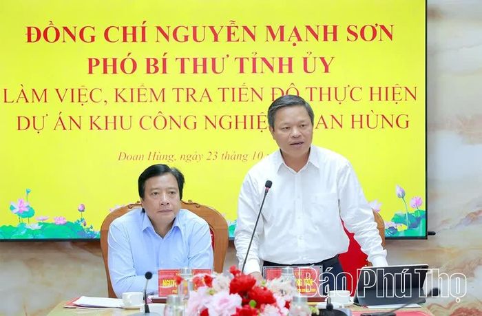 Đồng chí Phó Chủ tịch UBND tỉnh Phan Trọng Tấn phát biểu tại buổi làm việc.