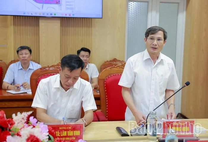 Lãnh đạo Ban Quản lý các KCN tỉnh báo cáo tại buổi làm việc.
