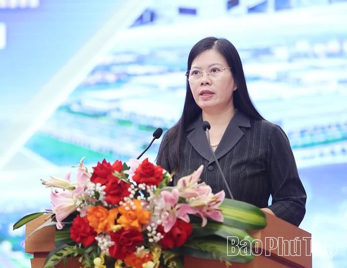 Lãnh đạo Sở Tài chính báo cáo tình hình phát triển kinh tế - xã hội 9 tháng năm 2026 và những đóng góp tiêu biểu của cộng đồng doanh nghiệp.