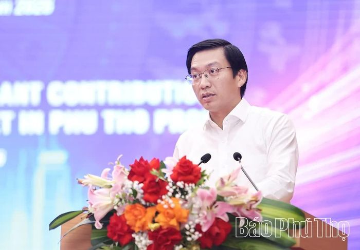 Lãnh đạo Sở Xây dựng trao đổi làm rõ một số vấn đề thuộc thẩm quyền.