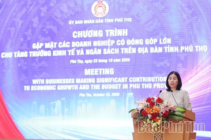 Đại diện Công ty TNHH Piaggio Việt Nam phát biểu tham luận tại chương trình.