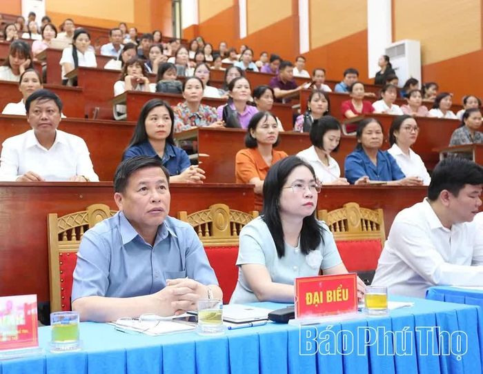 Các đại biểu dự tại diễn đàn.