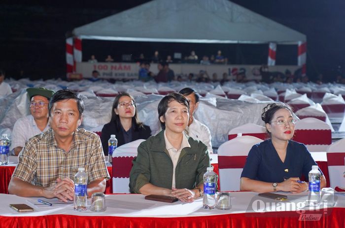 Đồng chí Hoàng Nam, Phó Chủ tịch Thường trực UBND tỉnh tham dự chỉ đạo tổng duyệt - Ảnh: Lê Trường