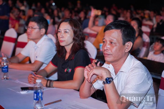 Đại diện lãnh đạo Báo và phát thanh, truyền hình Quảng Trị tham dự buổi tổng duyệt - Ảnh: Lê Trường