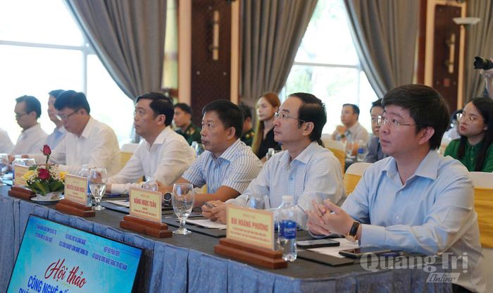 Đồng chí Bùi Hoàng Phương, Chủ tịch UBND tỉnh tham dự hội thảo - Ảnh: N.L