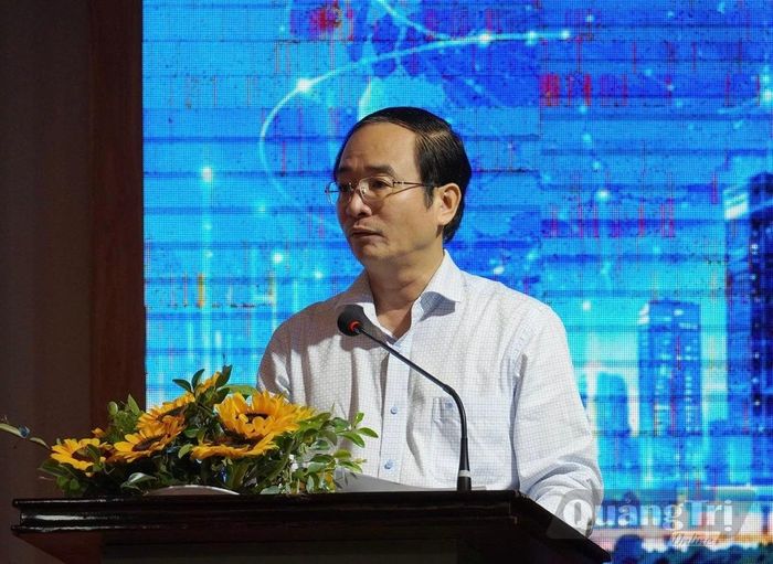 Đại diện lãnh đạo Sở Khoa học và Công nghệ trình bày định hướng phát triển kinh tế Quảng Trị và nhu cầu ứng dụng công nghệ số trong các lĩnh vực trọng điểm - Ảnh: N.L
