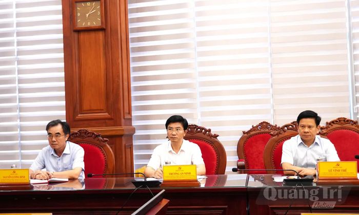 Các đại biểu dự phiên họp - Ảnh: X.P