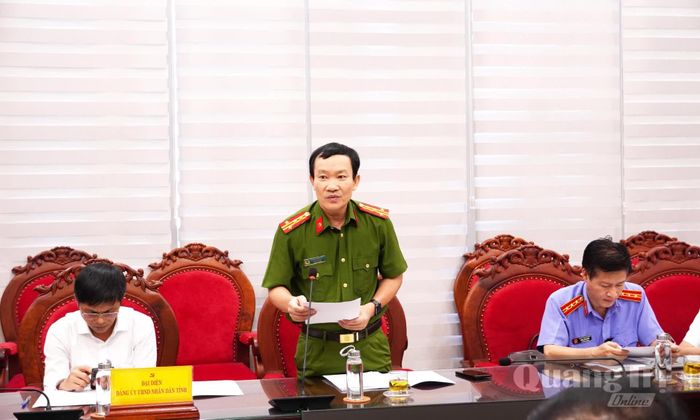 Đại diện lãnh đạo Công an tỉnh phát biểu ý kiến tại phiên họp - Ảnh: X.P
