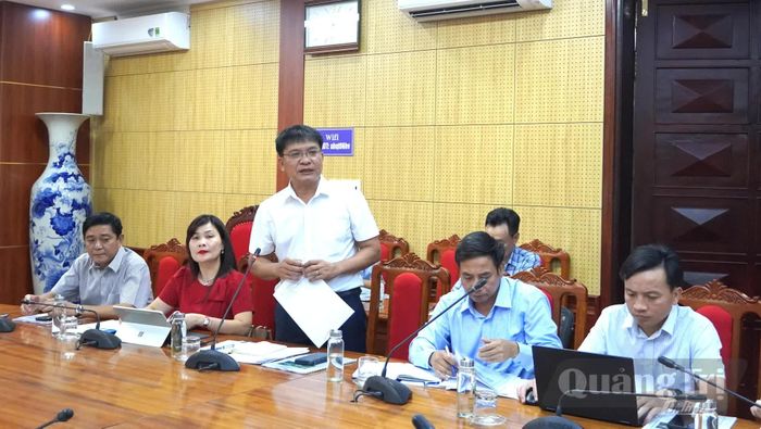 Đại diện Trung tâm Xúc tiến Đầu tư, Thương mại và Du lịch tỉnh báo cáo tình hình liên quan dự án - Ảnh: H.Tr