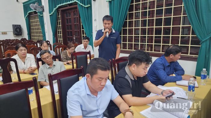 Các hộ dân cho rằng giá đất, vật kiến trúc nhà cửa còn thấp - Ảnh: Tạ Hưng