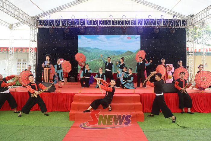 Tiết mục văn nghệ tại ngày hội