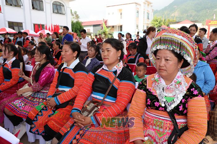 Đông đảo nhân dân dự ngày hội