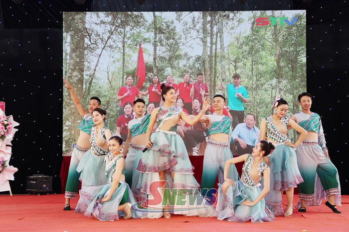Tiết mục văn nghệ tại ngày hội
