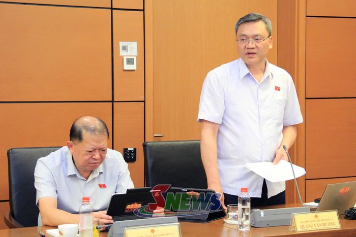Đại biểu Quàng Văn Hương phát biểu
