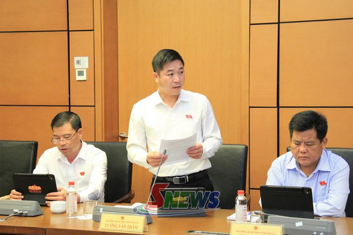 Đại biểu Lường Văn Thâm phát biểu