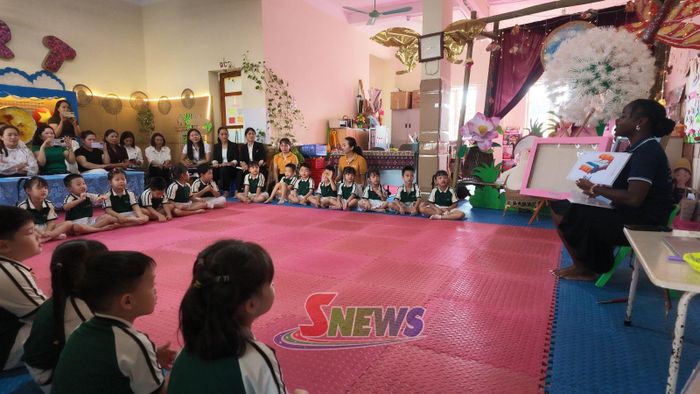 Giáo viên các trường mầm non tham gia dự giờ tiết học Tiếng Anh của Trường Mầm non Tô Hiệu