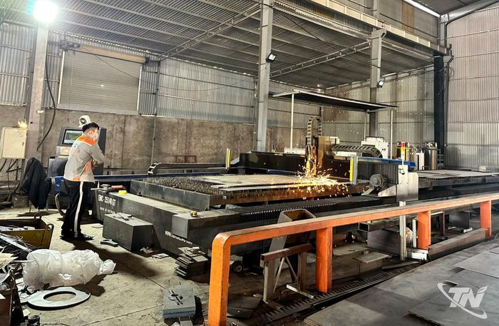 Nhiều doanh nghiệp tích cực đầu tư máy móc, thiết bị, nâng cao kỹ thuật sản xuất linh kiện, vật liệu phục vụ chuỗi cung ứng công nghiệp.