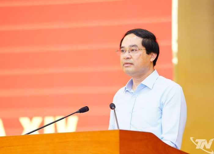 Đồng chí Trịnh Xuân Trường, Ủy viên Trung ương Đảng, Bí thư Tỉnh ủy Thái Nguyên, quán triệt các chuyên đề tại Hội nghị.